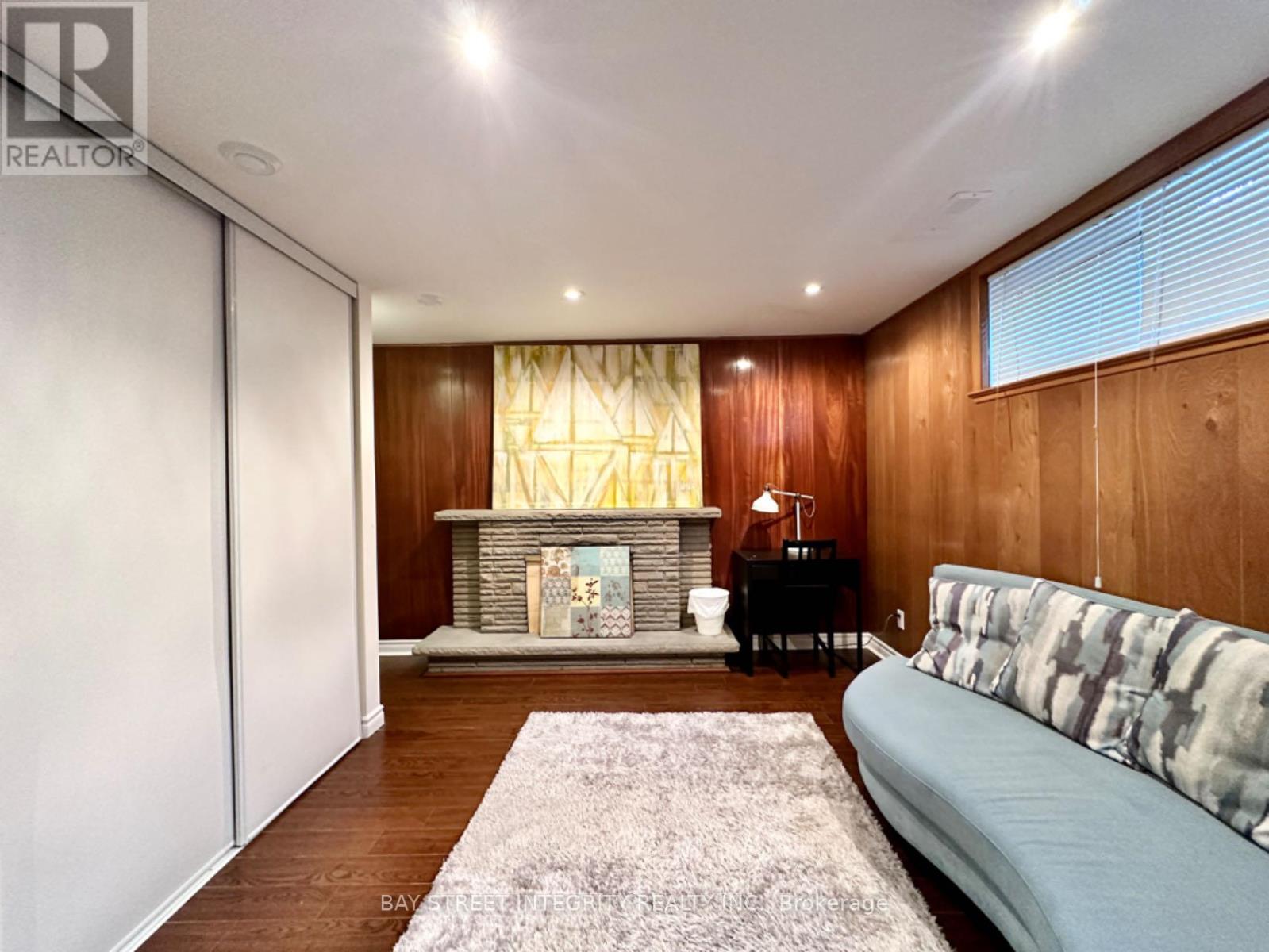 Photo 6 of 35 Lailey Crescent, Toronto ON