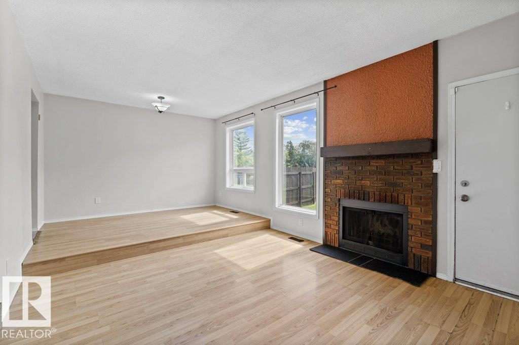 Photo 10 of 650 Saddleback Rd Nw, Edmonton AB