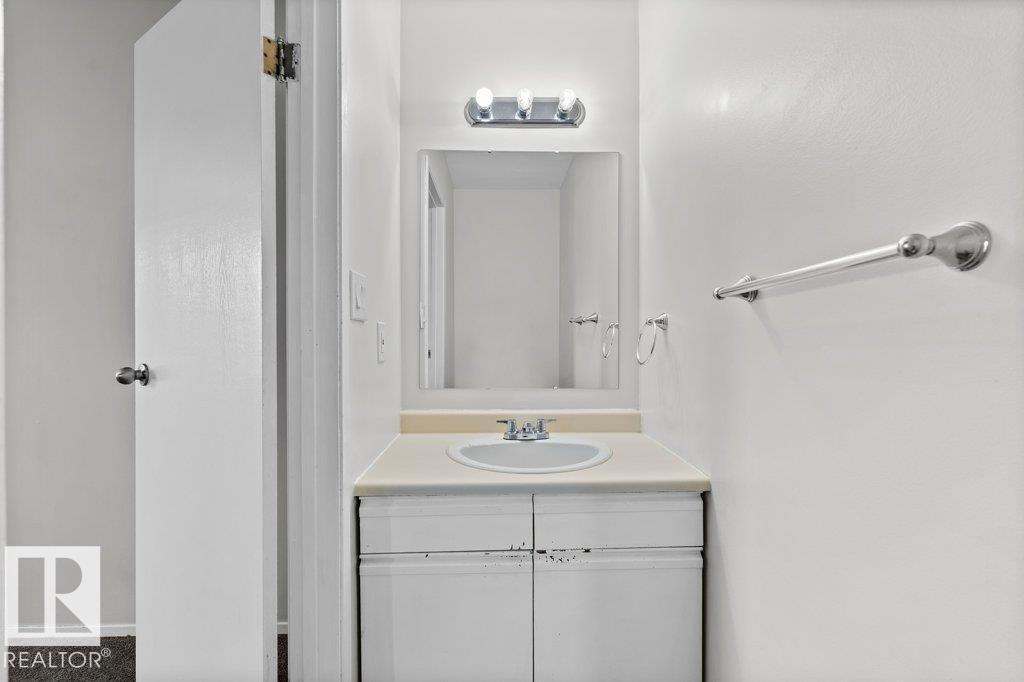 Photo 14 of 650 Saddleback Rd Nw, Edmonton AB