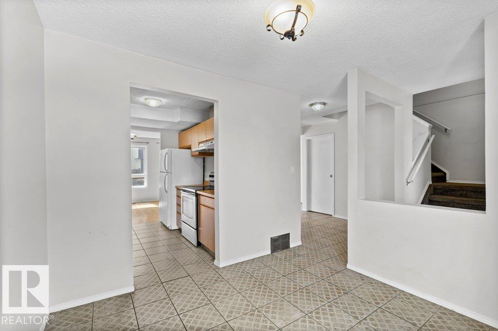 Photo 5 of 650 Saddleback Rd Nw, Edmonton AB
