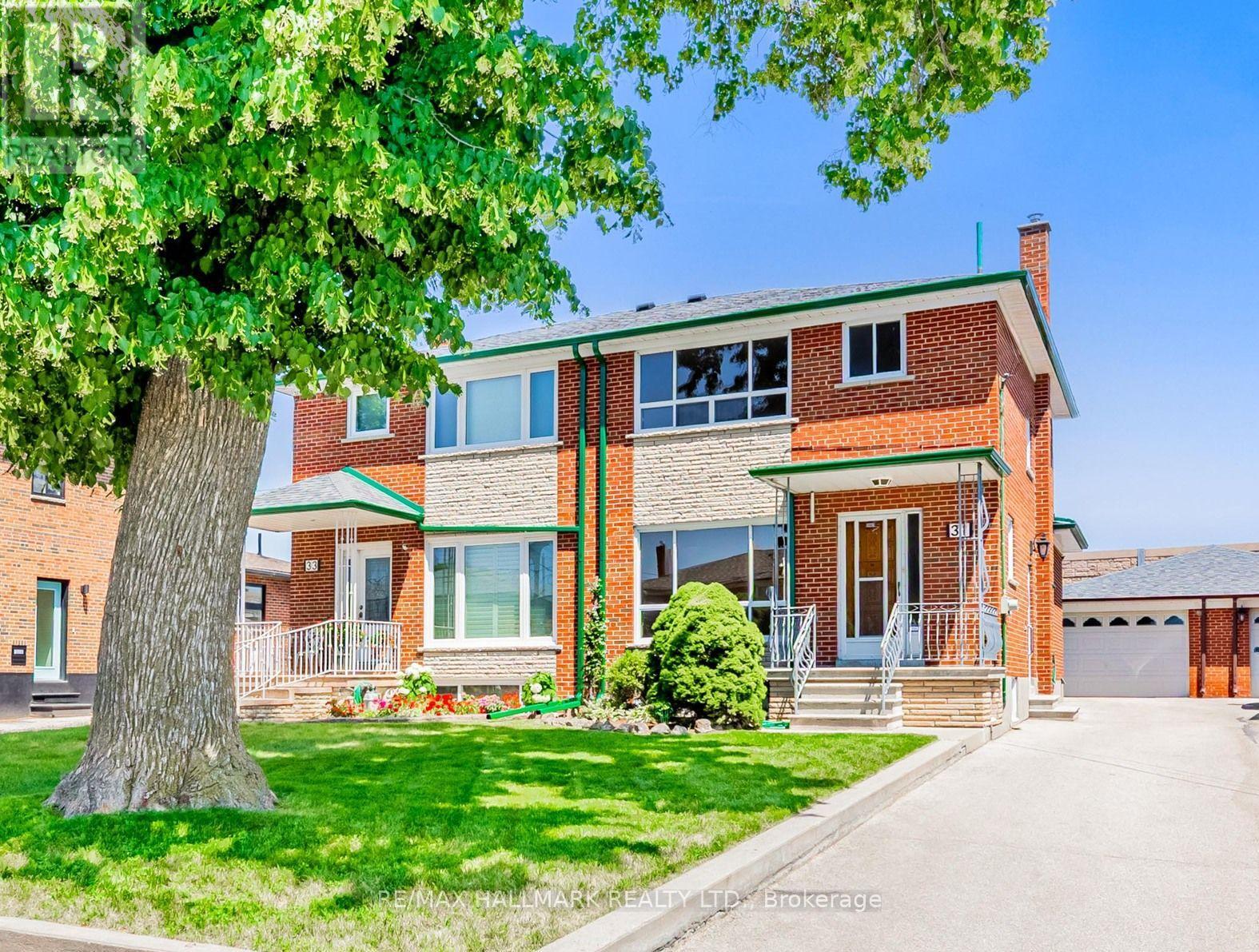 Photo 15 of 31 Woodenhill Court, Toronto ON