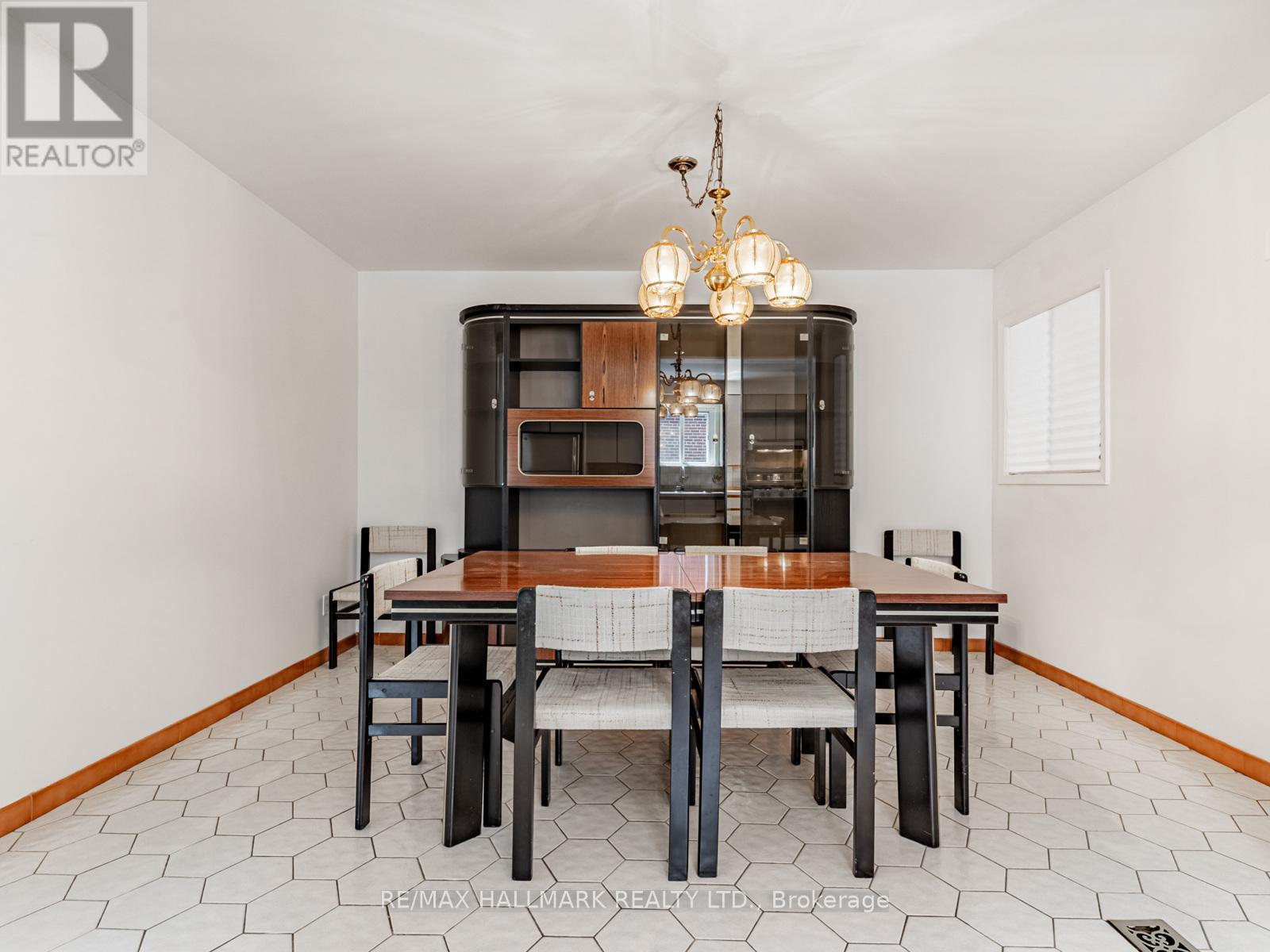 Photo 32 of 31 Woodenhill Court, Toronto ON