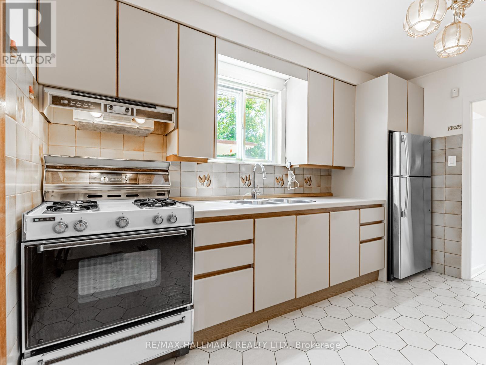 Photo 33 of 31 Woodenhill Court, Toronto ON