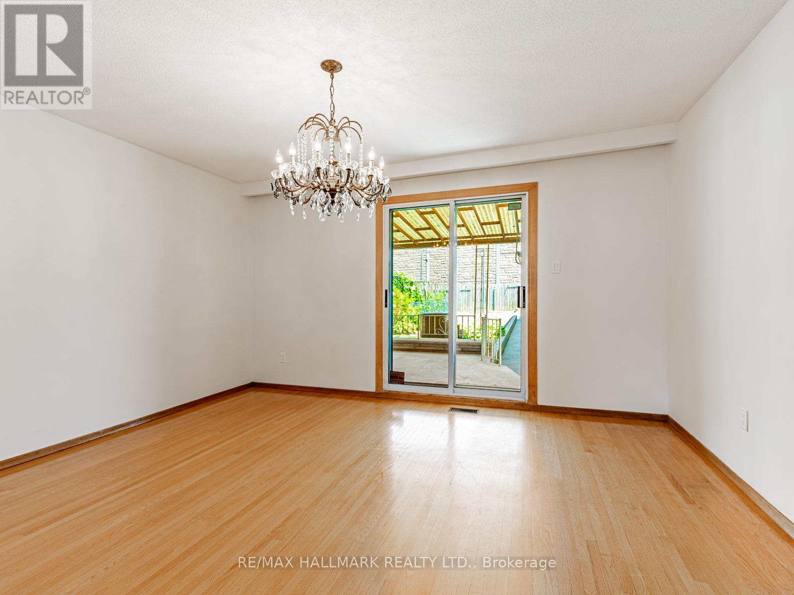 Photo 22 of 31 Woodenhill Court, Toronto ON