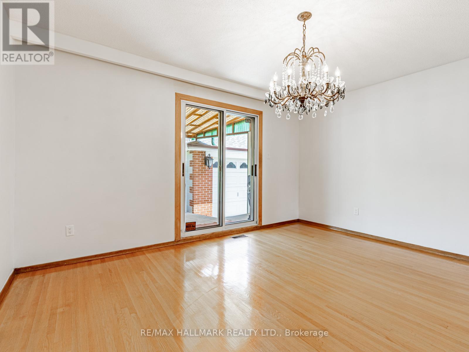 Photo 27 of 31 Woodenhill Court, Toronto ON