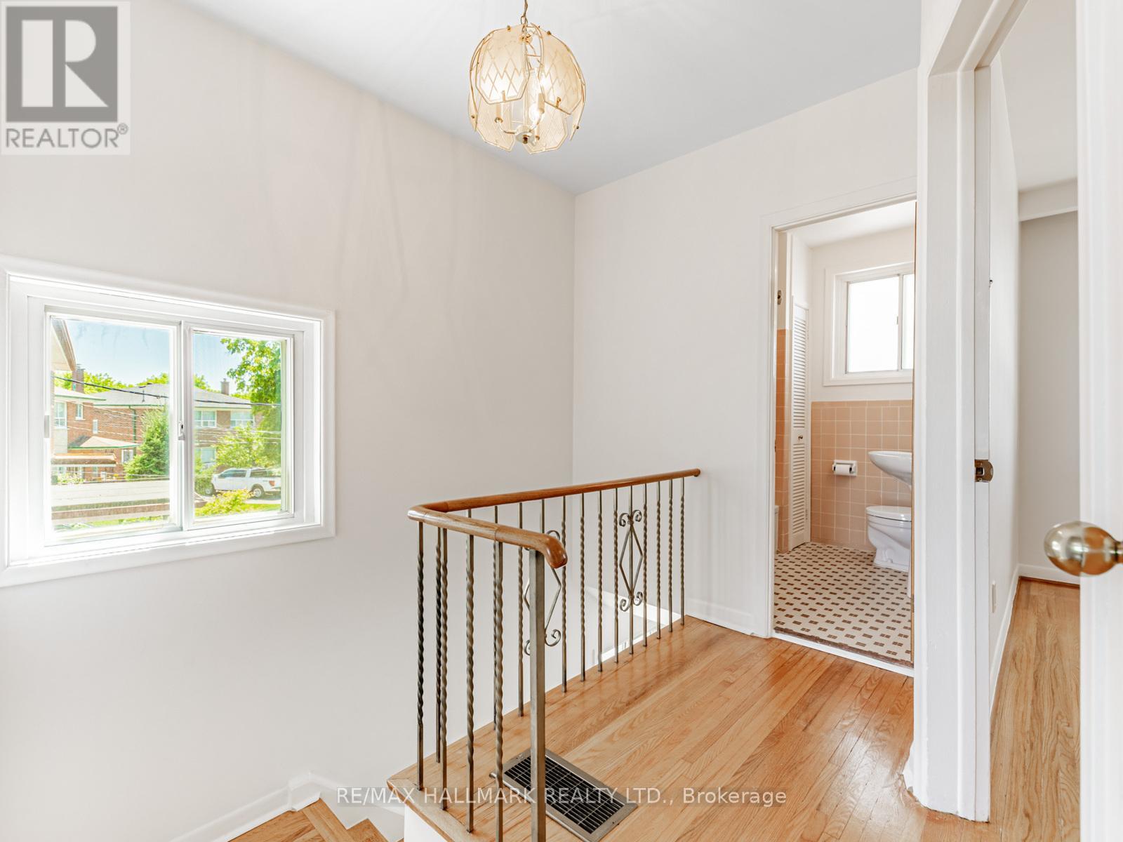 Photo 29 of 31 Woodenhill Court, Toronto ON