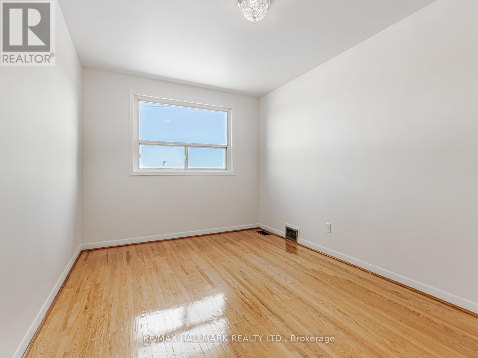 Photo 42 of 31 Woodenhill Court, Toronto ON
