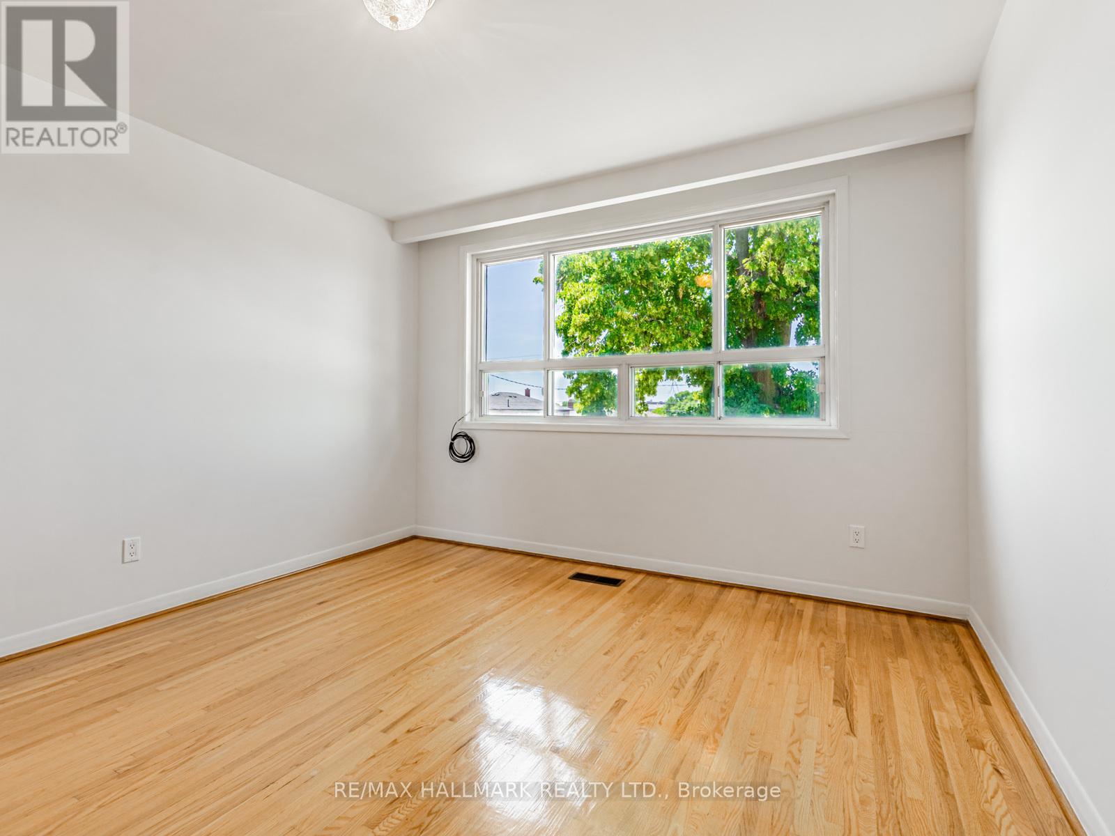 Photo 47 of 31 Woodenhill Court, Toronto ON