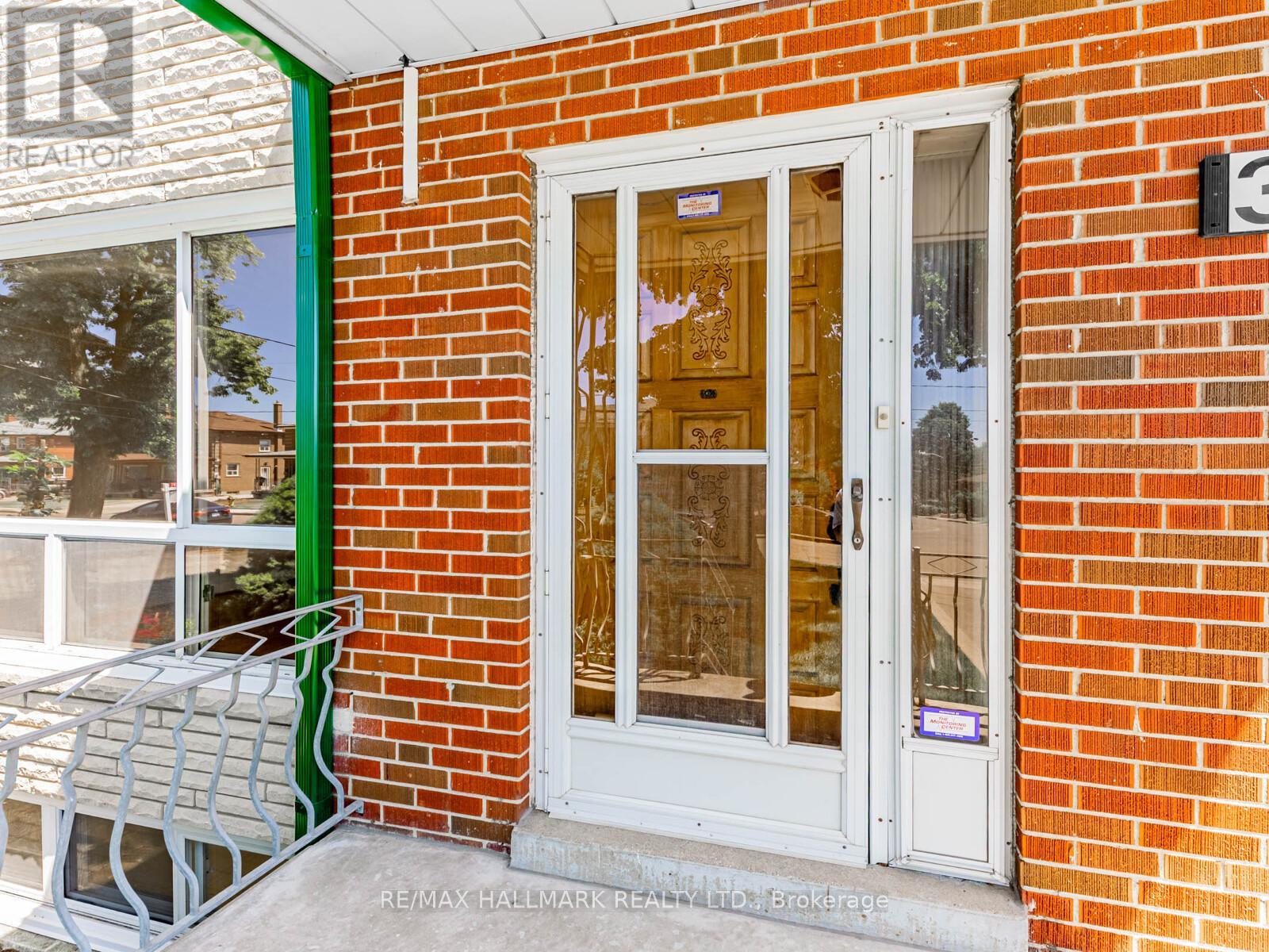 Photo 10 of 31 Woodenhill Court, Toronto ON