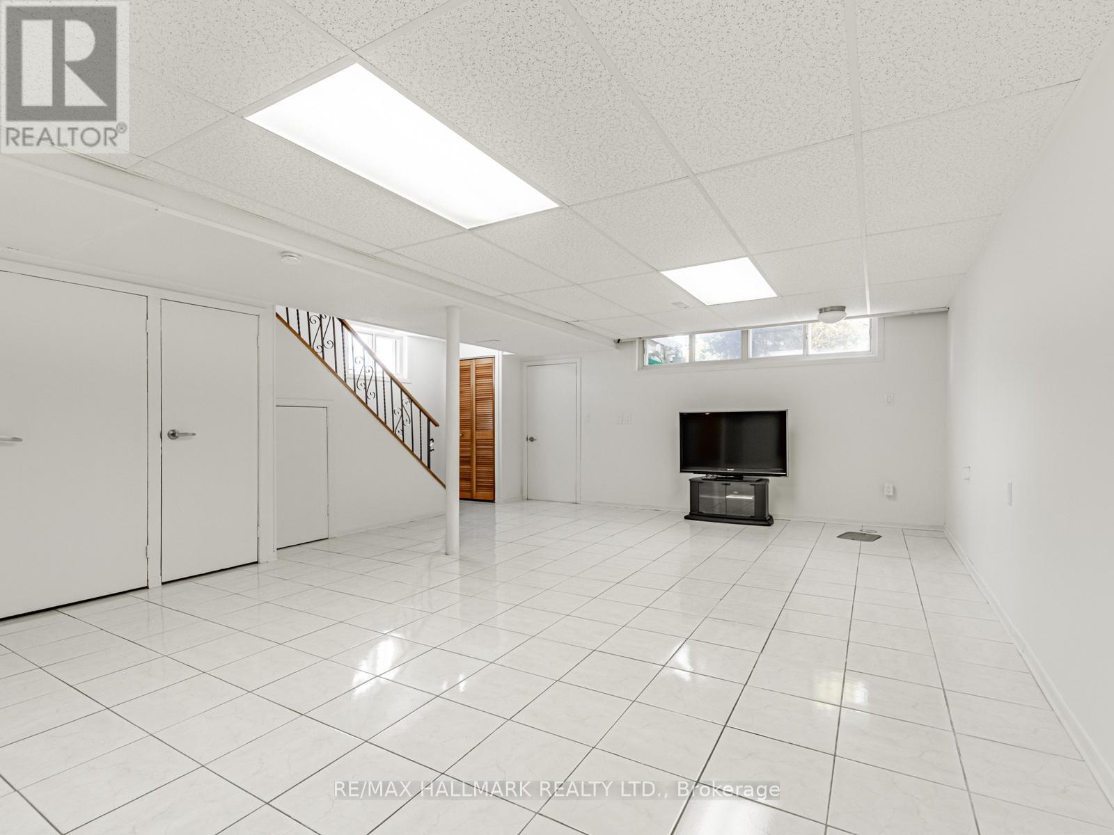 Photo 24 of 31 Woodenhill Court, Toronto ON