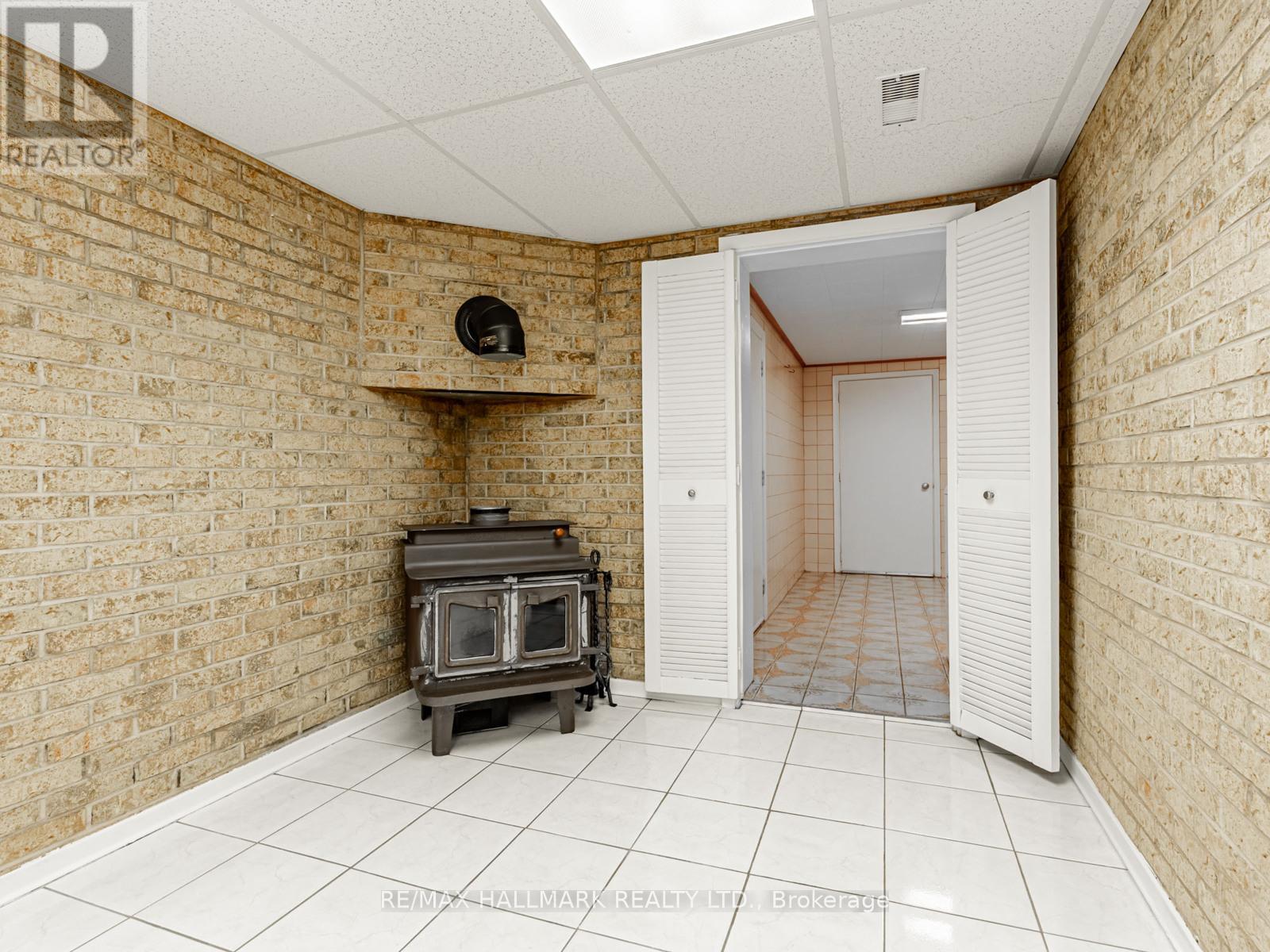 Photo 26 of 31 Woodenhill Court, Toronto ON