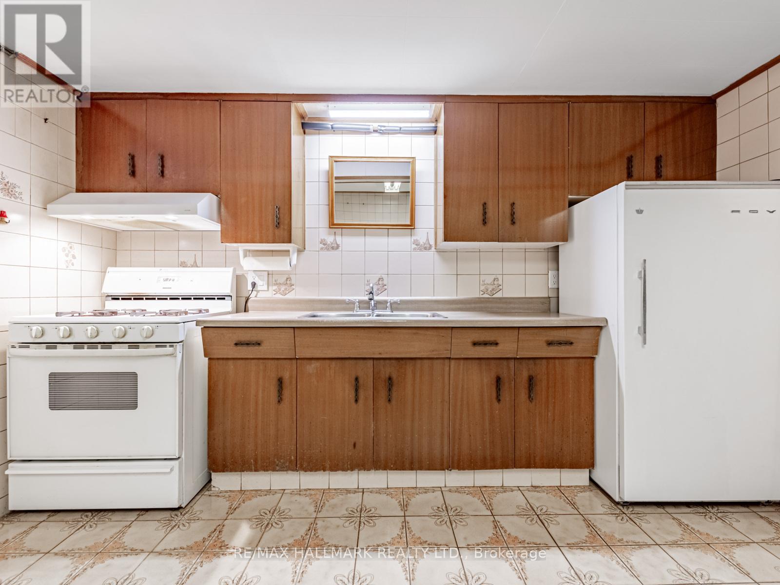 Photo 43 of 31 Woodenhill Court, Toronto ON
