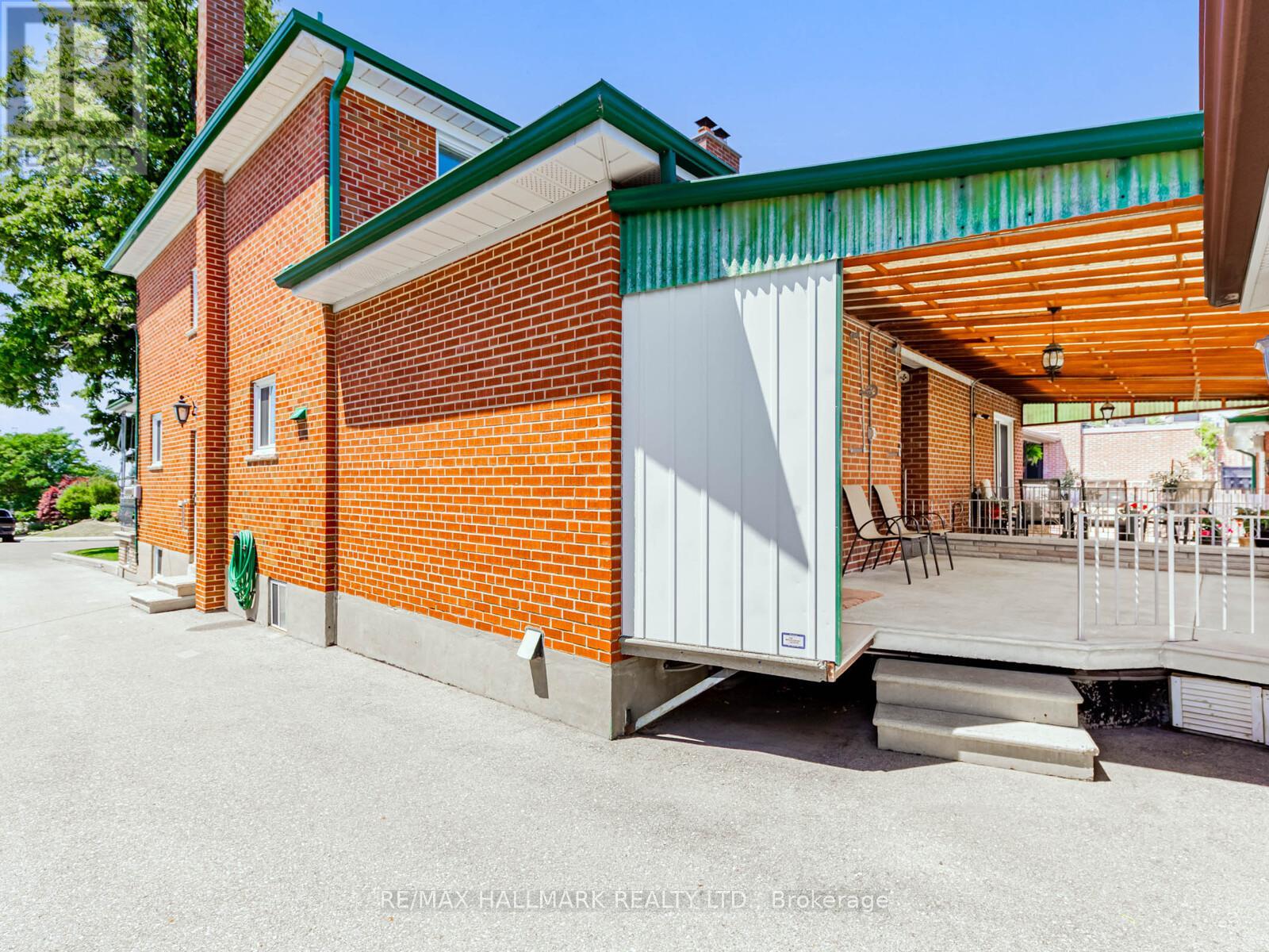 Photo 28 of 31 Woodenhill Court, Toronto ON