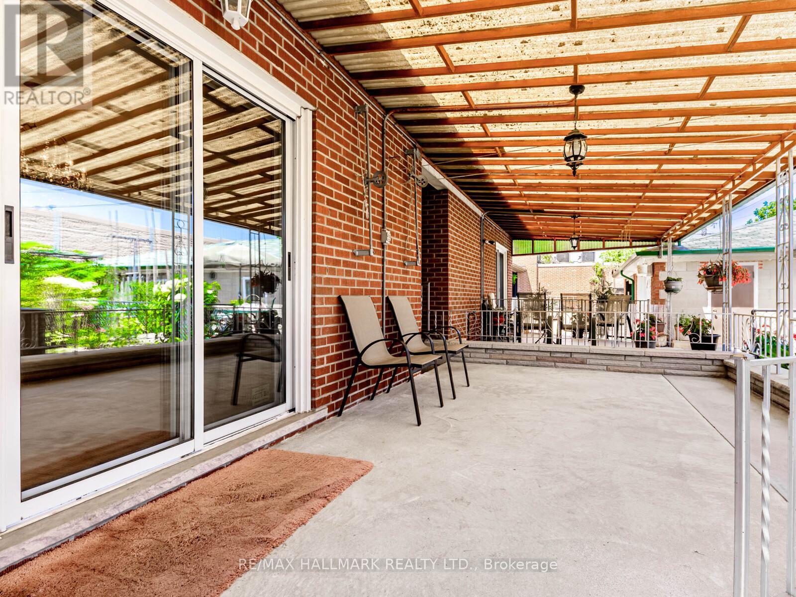 Photo 19 of 31 Woodenhill Court, Toronto ON