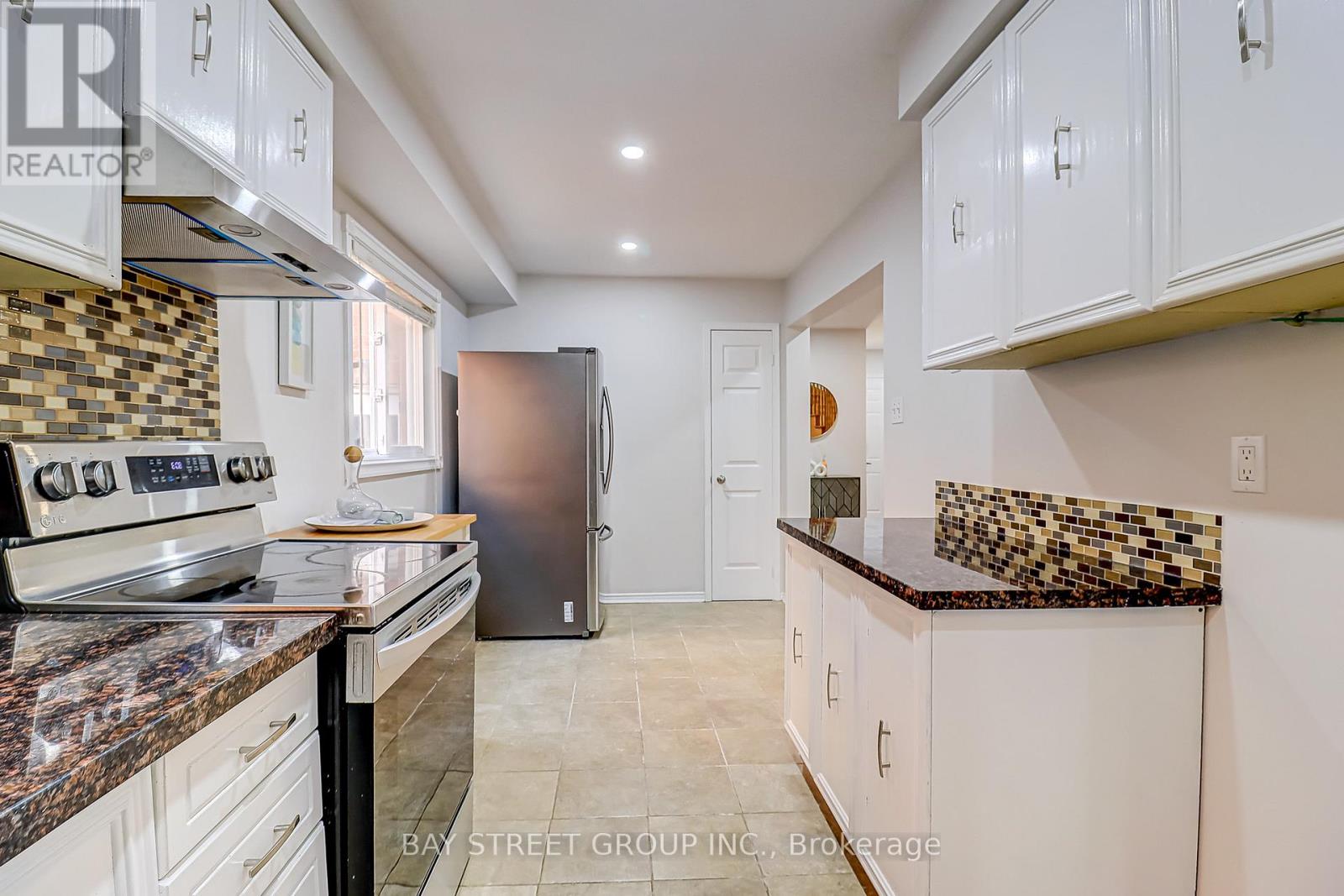 Photo 17 of 679 Constellation Drive, Mississauga ON