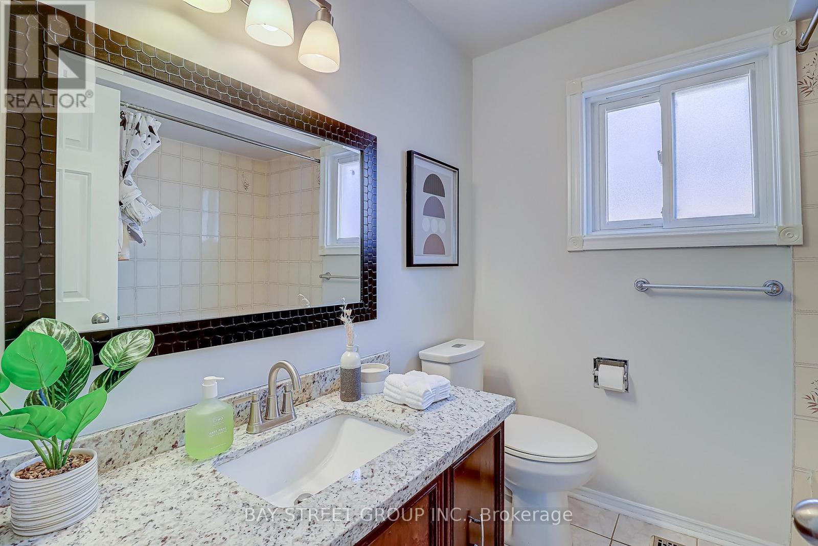 Photo 22 of 679 Constellation Drive, Mississauga ON