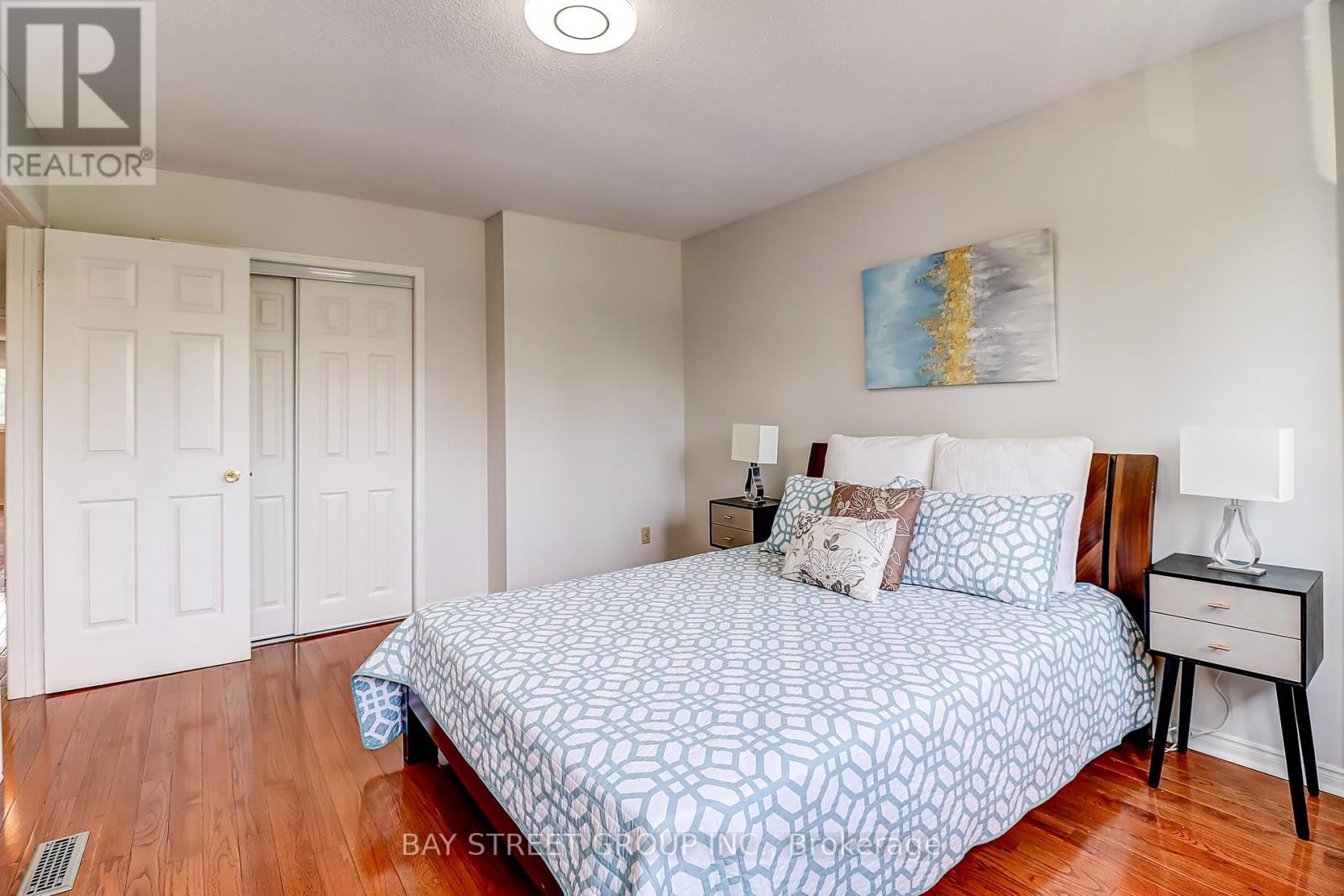 Photo 21 of 679 Constellation Drive, Mississauga ON