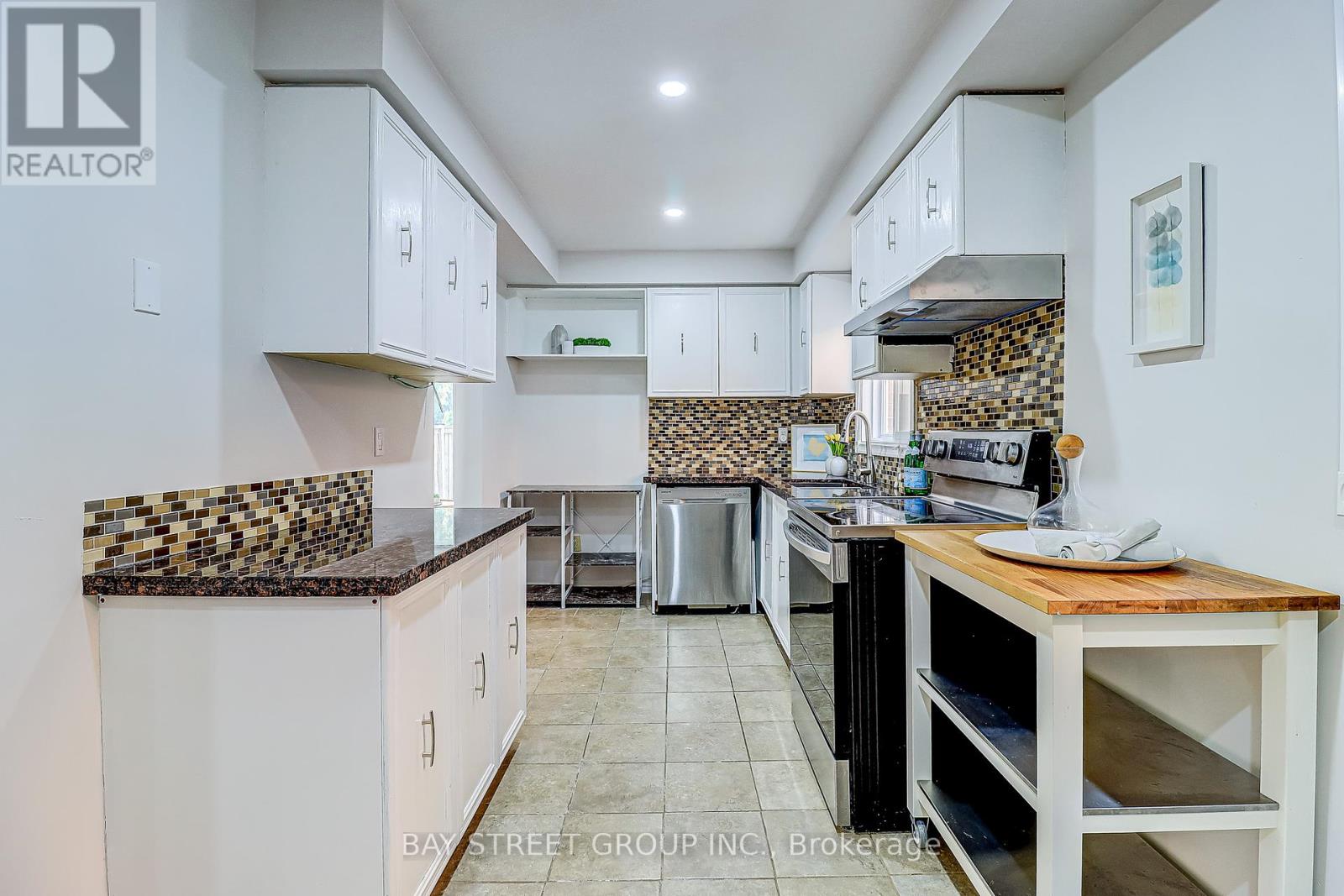 Photo 23 of 679 Constellation Drive, Mississauga ON
