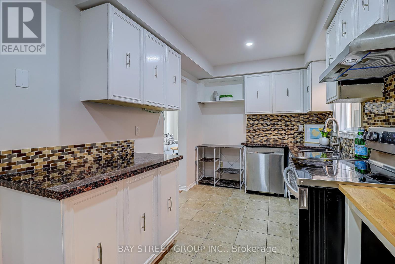 Photo 37 of 679 Constellation Drive, Mississauga ON