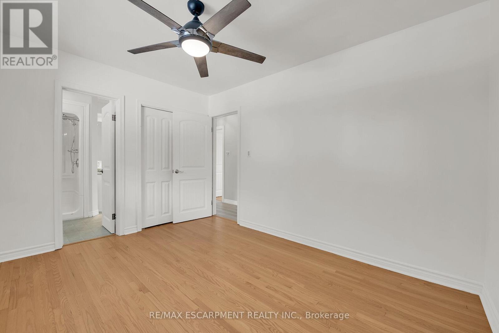 Photo 44 of 46 Oriole Crescent, Grimsby ON