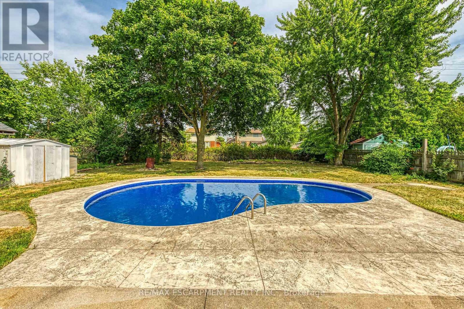 Photo 11 of 46 Oriole Crescent, Grimsby ON