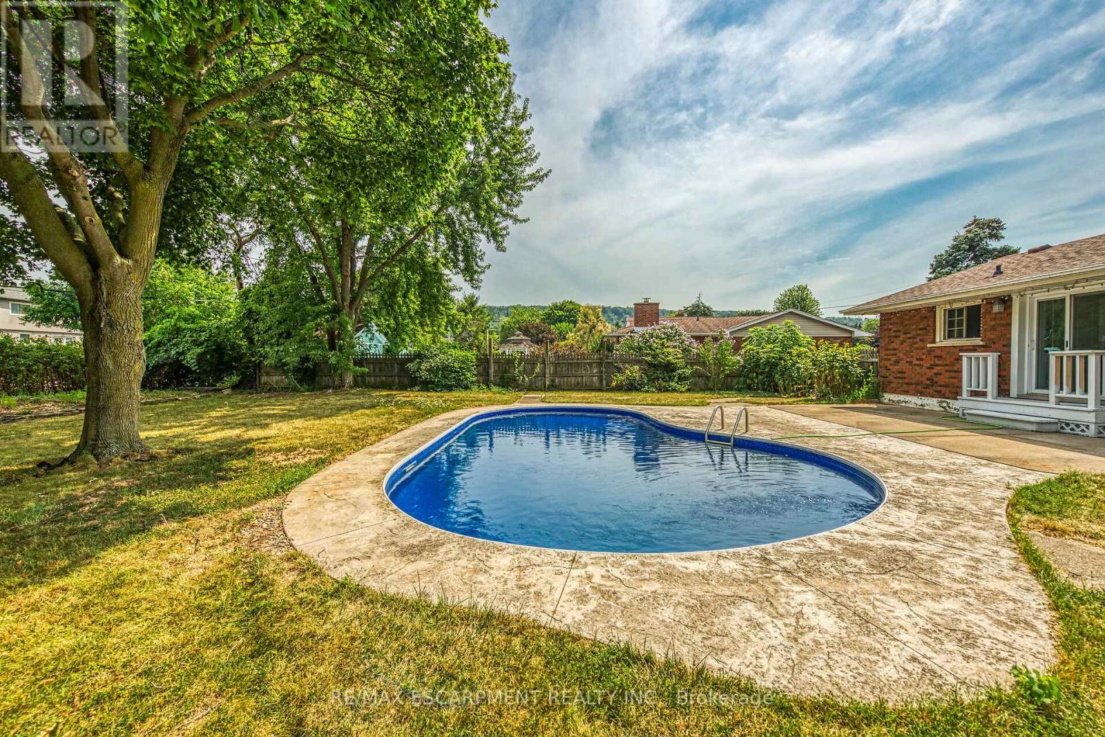 Photo 9 of 46 Oriole Crescent, Grimsby ON