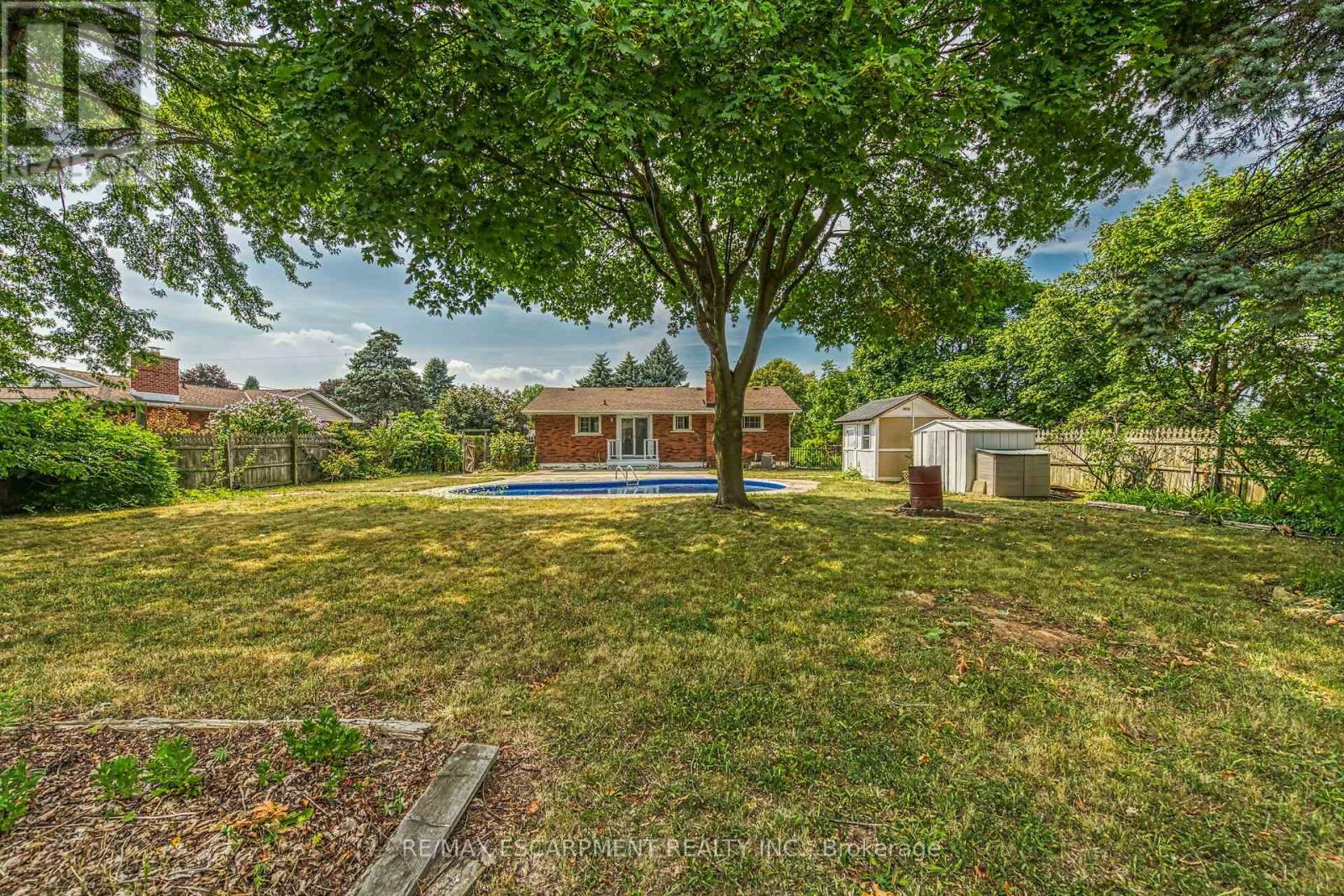 Photo 36 of 46 Oriole Crescent, Grimsby ON