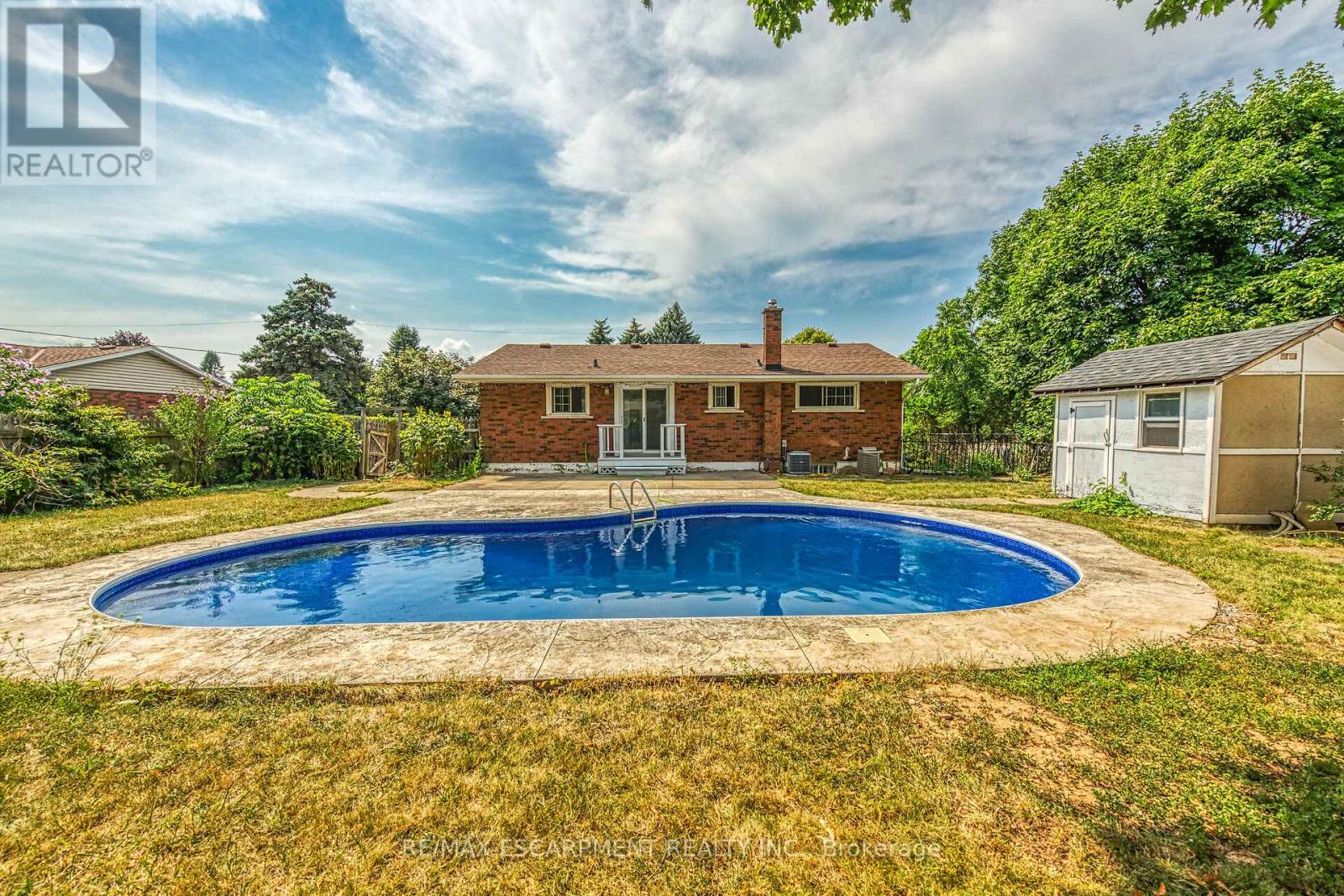 Photo 31 of 46 Oriole Crescent, Grimsby ON