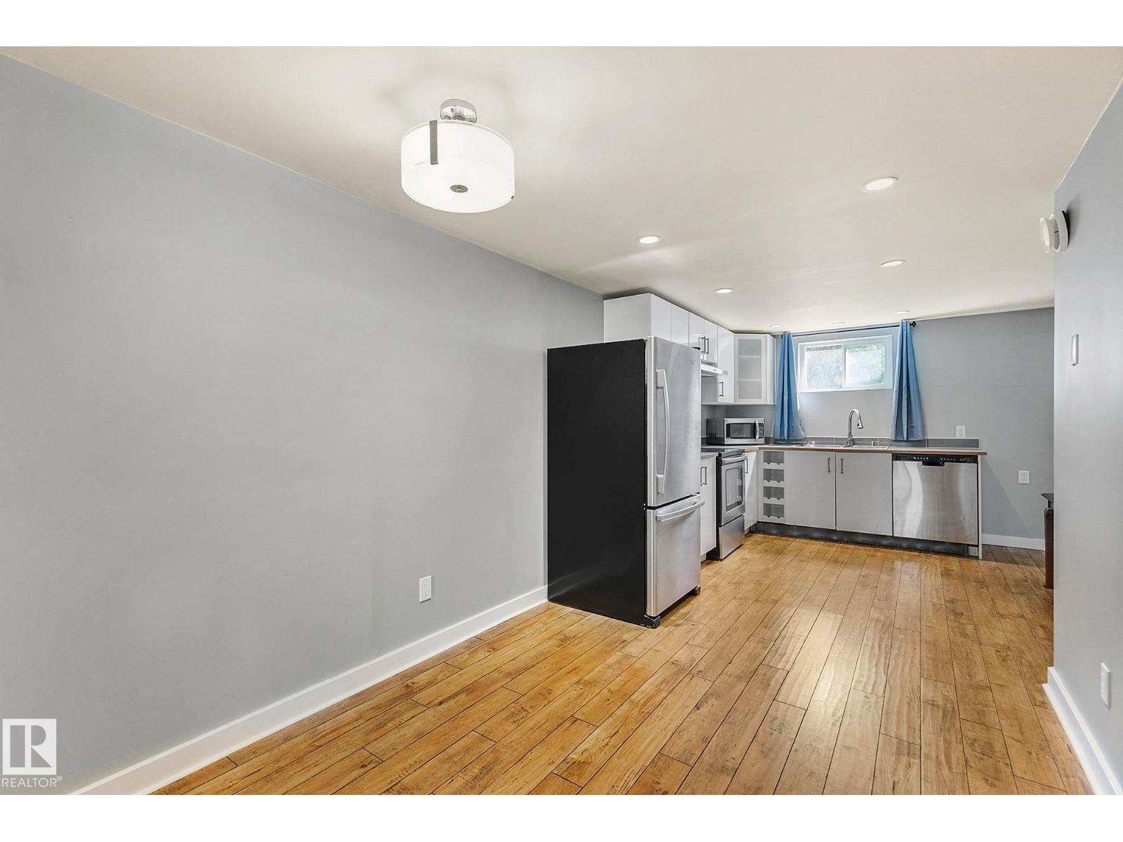 Photo 4 of 7531 76 Av Nw, Edmonton AB
