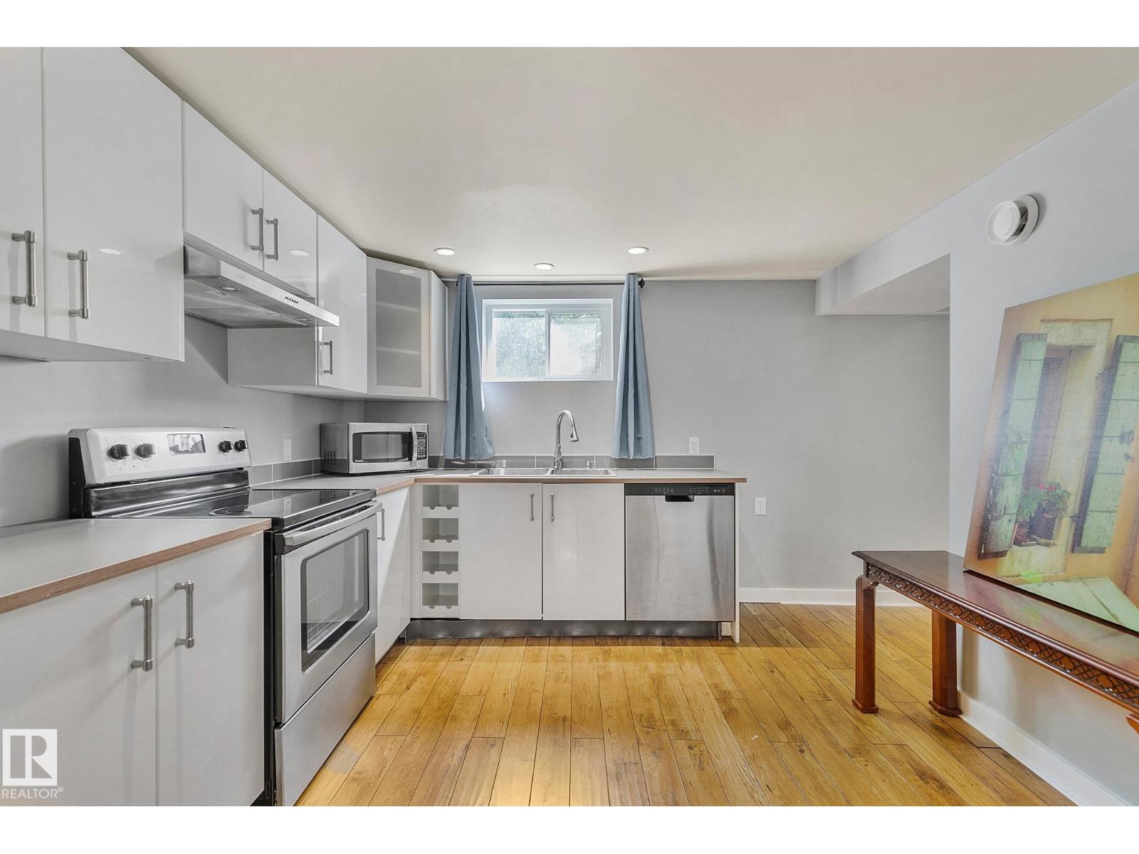 Photo 11 of 7531 76 Av Nw, Edmonton AB