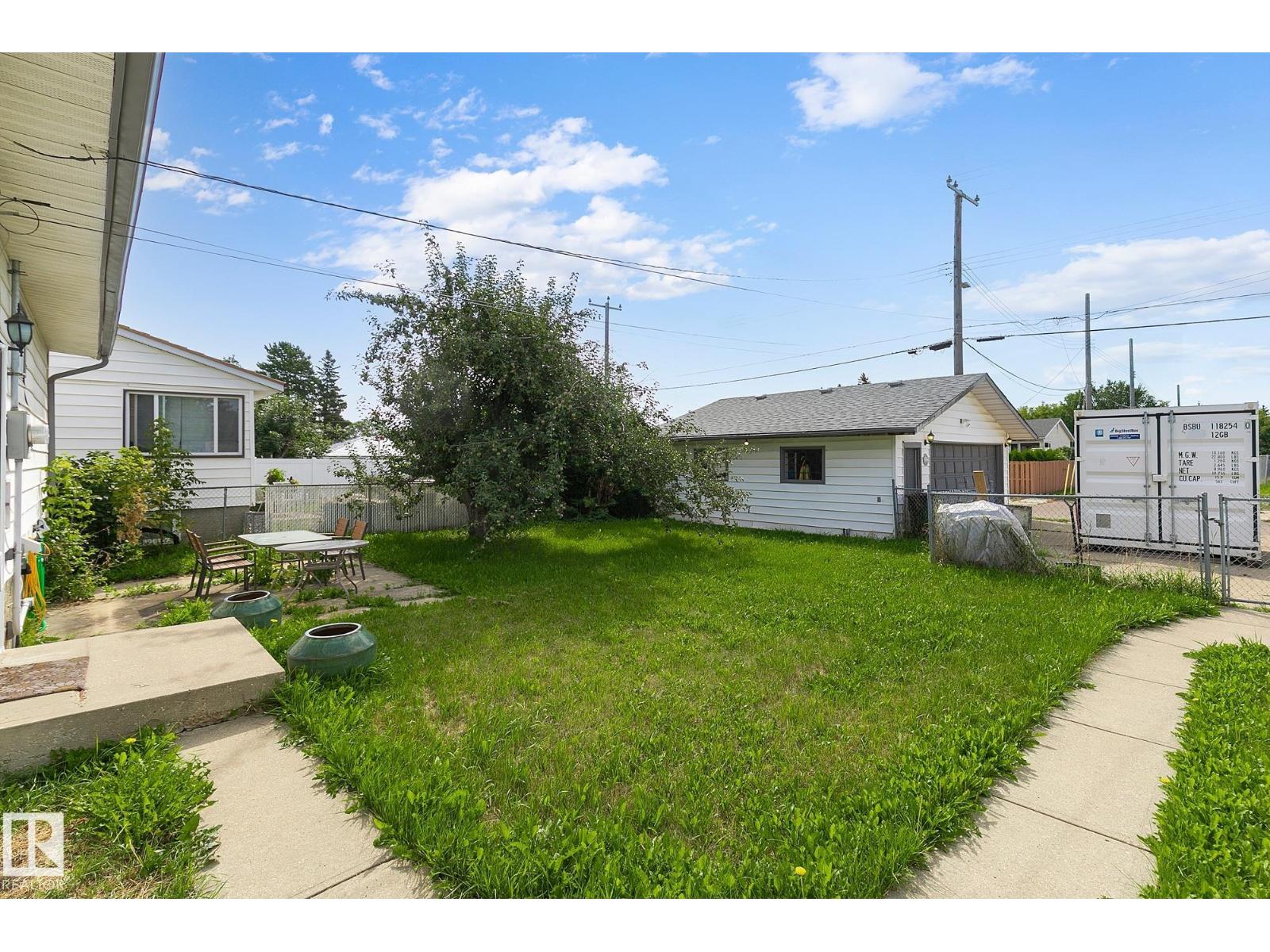 Photo 7 of 7531 76 Av Nw, Edmonton AB