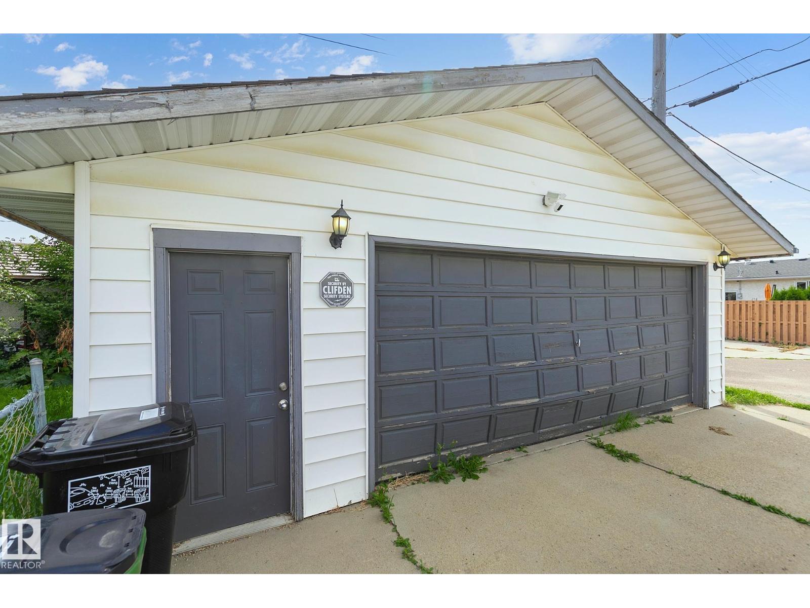 Photo 8 of 7531 76 Av Nw, Edmonton AB