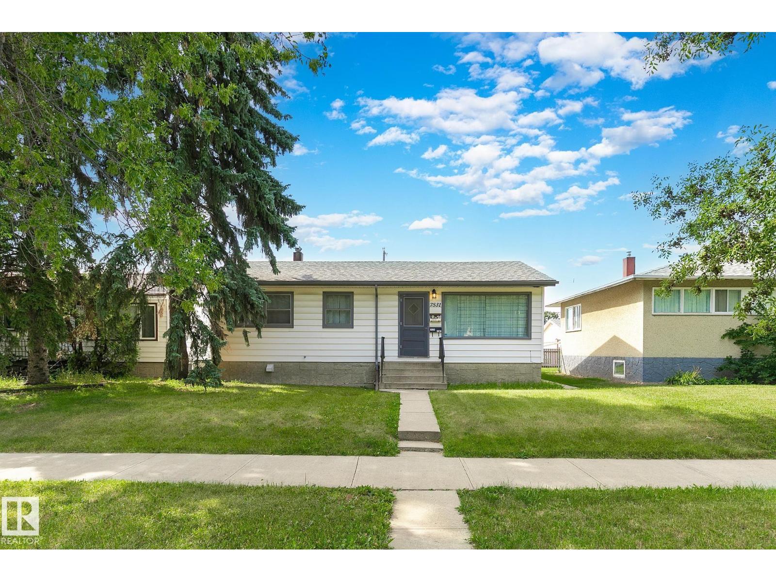 Photo 2 of 7531 76 Av Nw, Edmonton AB
