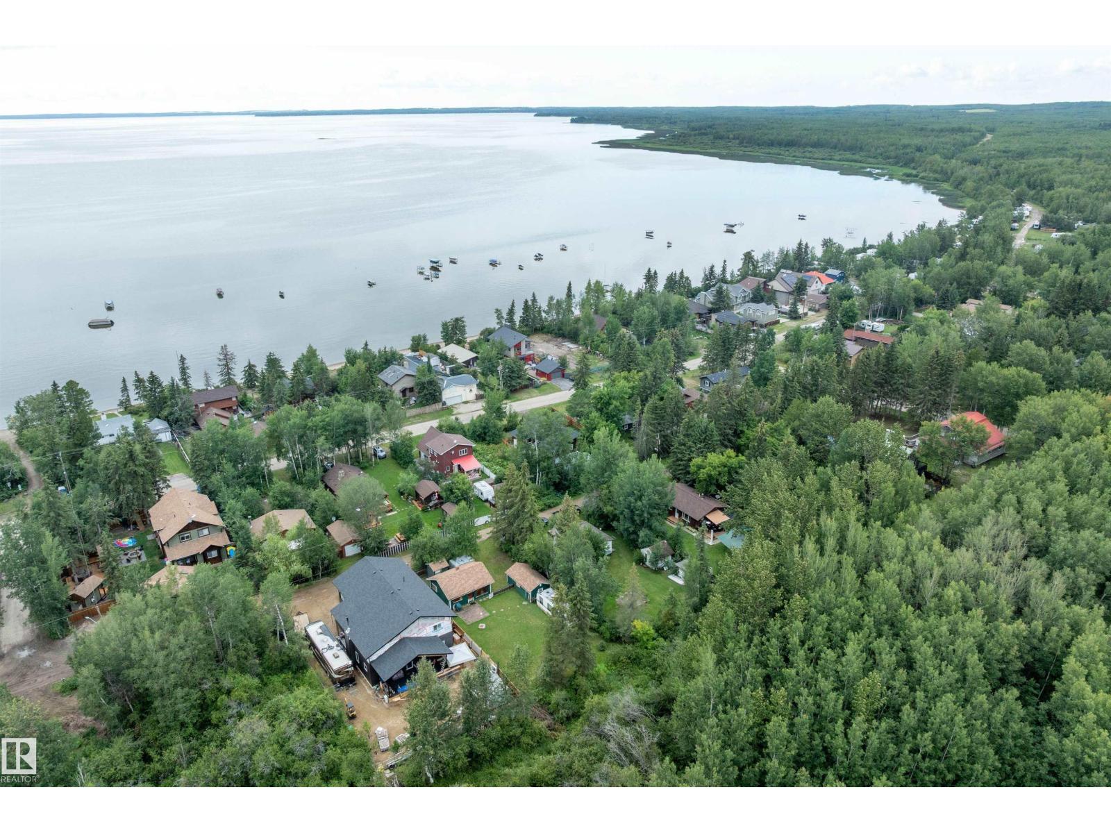Photo 13 of 211 2nd Av, Rural Wetaskiwin County AB