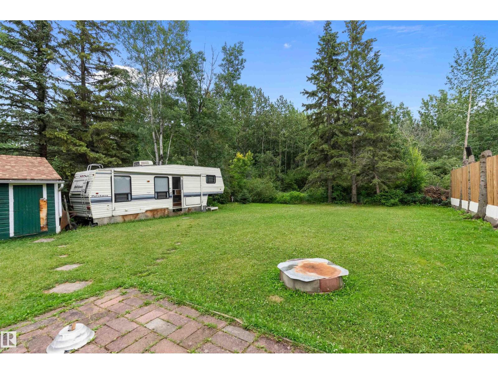 Photo 16 of 211 2nd Av, Rural Wetaskiwin County AB