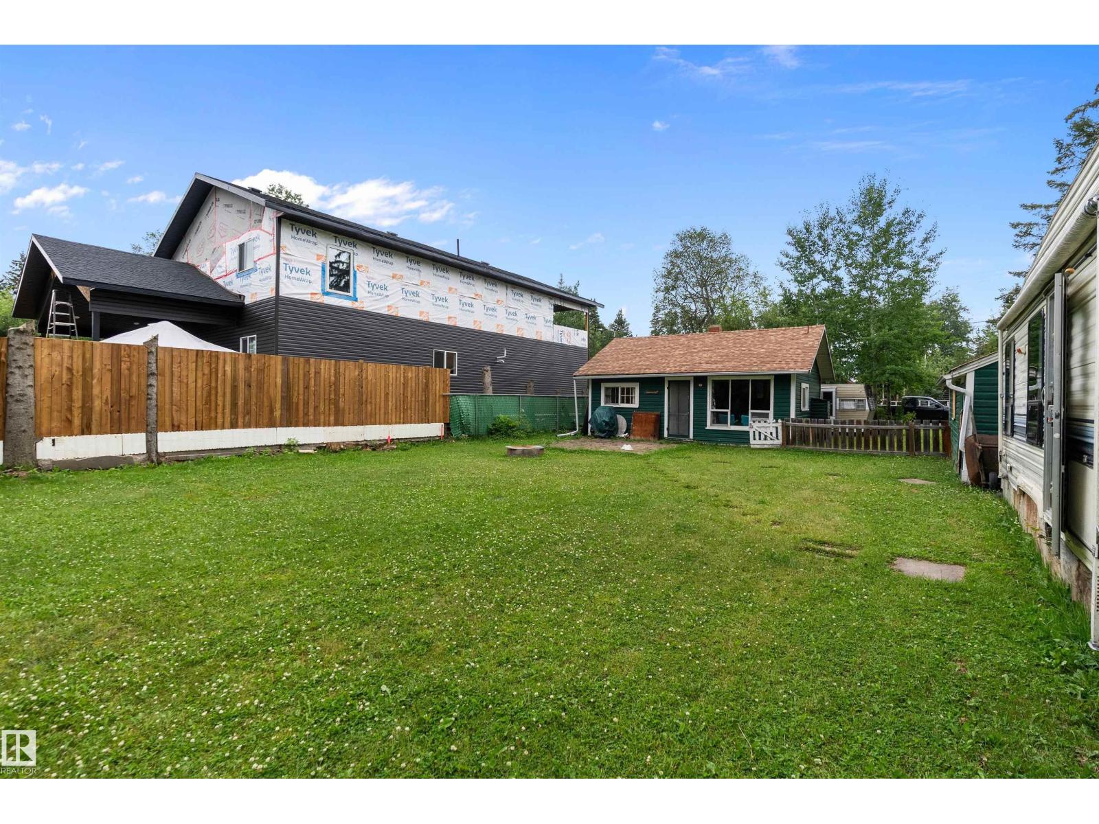 Photo 10 of 211 2nd Av, Rural Wetaskiwin County AB