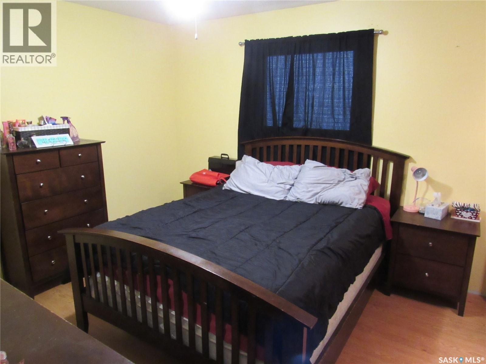 Photo 11 of 301 7th Avenue W, Rosetown SK