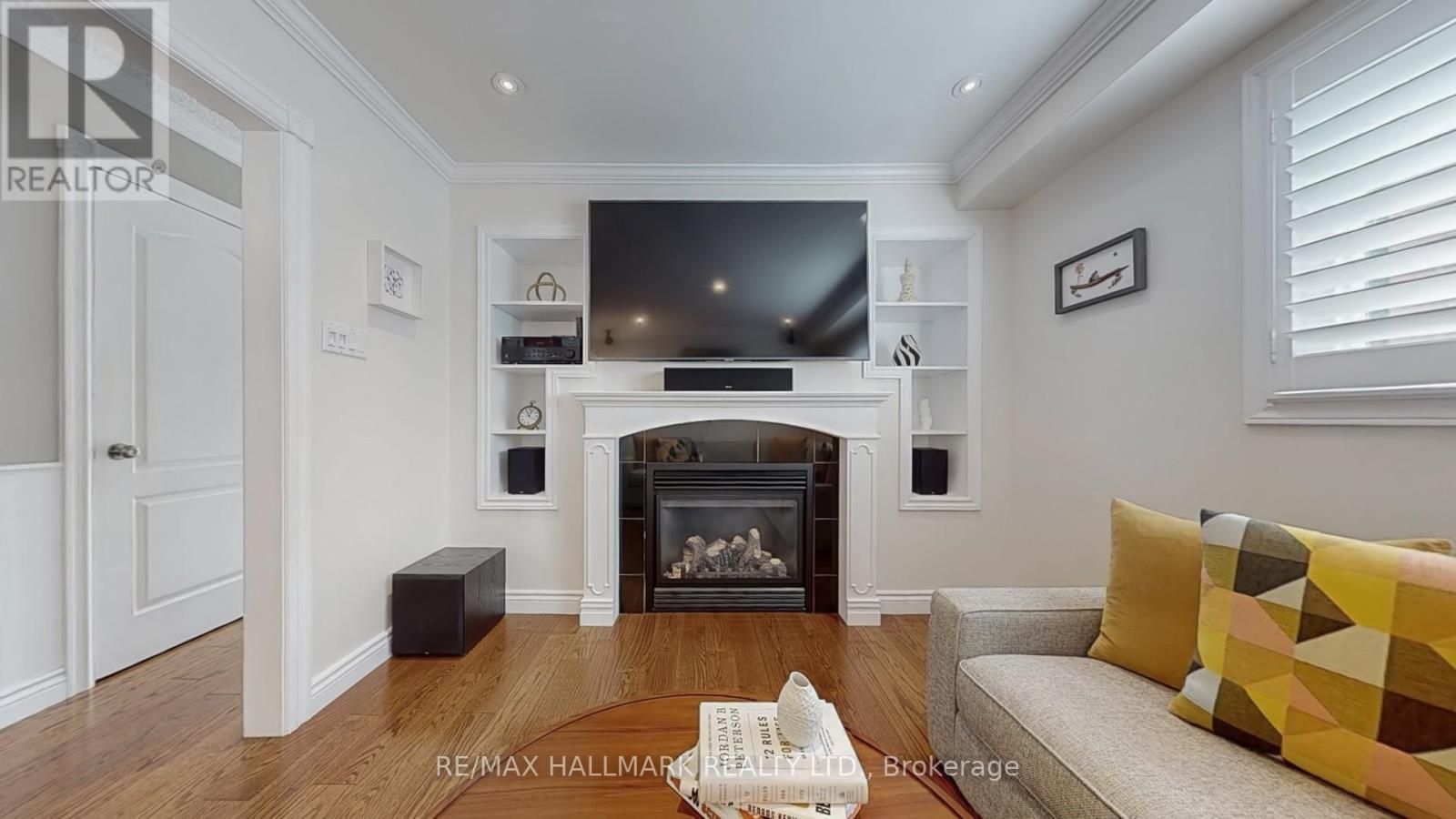 Photo 29 of 37 Hunters Point Drive, Richmond Hill ON