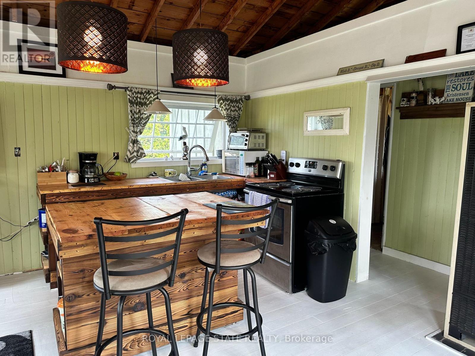 Photo 16 of 826 Sandy Bay Road, Haldimand ON