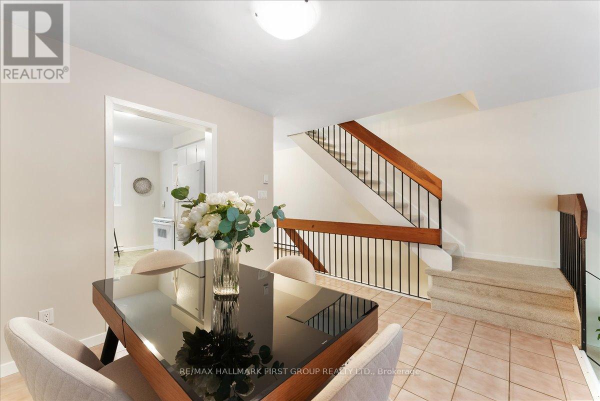 Photo 4 of 56 275 Manse Road, Toronto ON