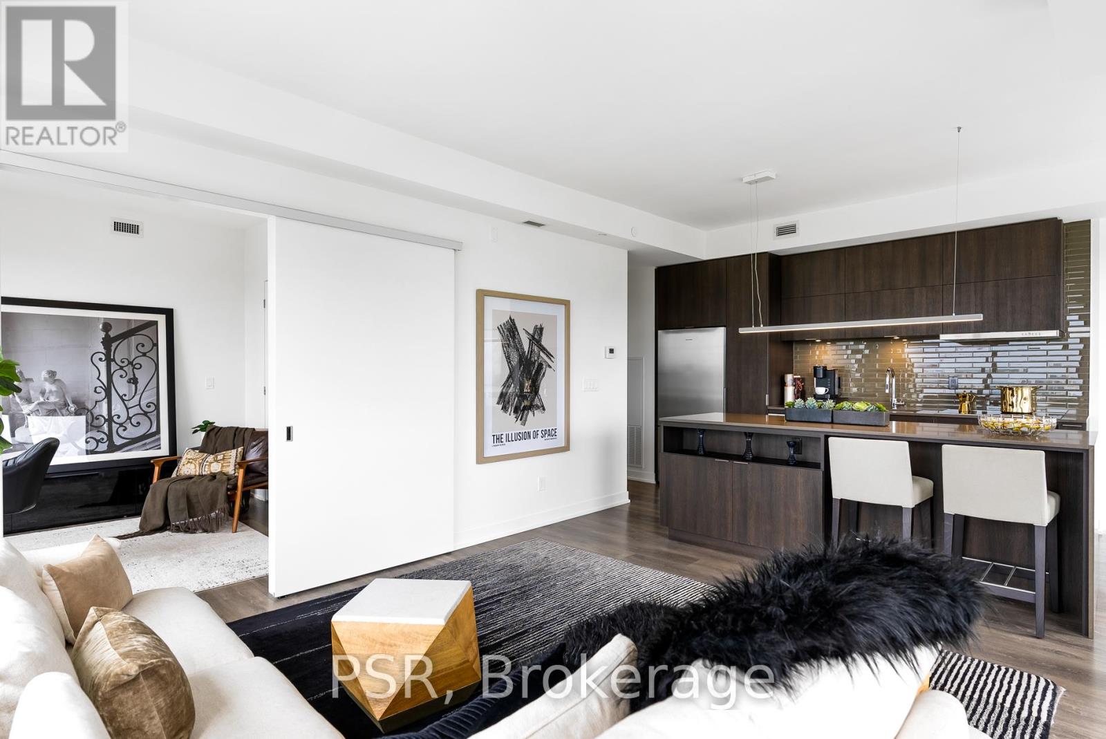 Photo 3 of 1206 2 St Thomas Street, Toronto ON