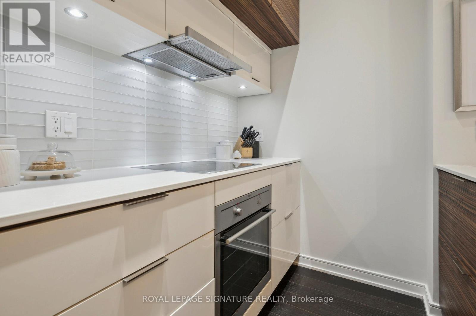 Photo 17 of 210 88 Scott Street, Toronto ON