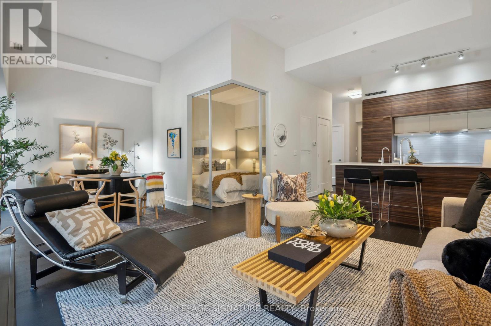Photo 3 of 210 88 Scott Street, Toronto ON