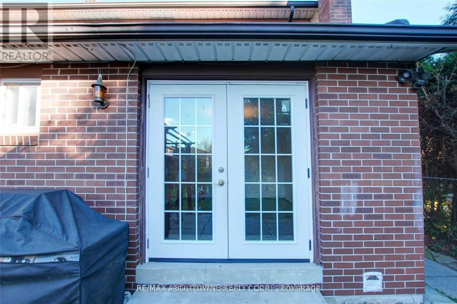 Photo 3 of Lower 14 Angus Drive, Toronto ON