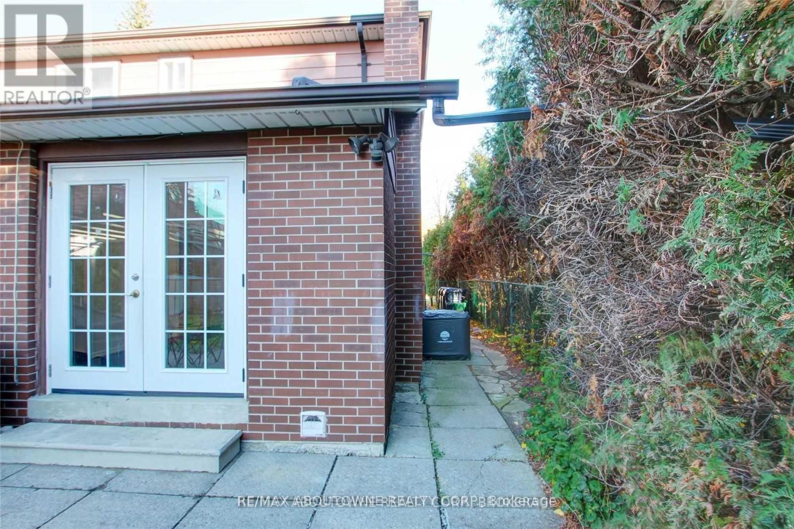 Photo 4 of Lower 14 Angus Drive, Toronto ON