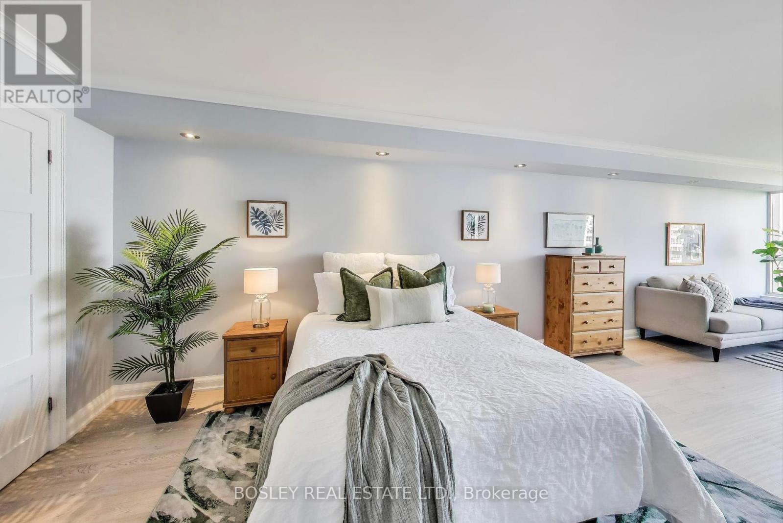 Photo 13 of 926 1880 Valley Farm Road, Pickering ON