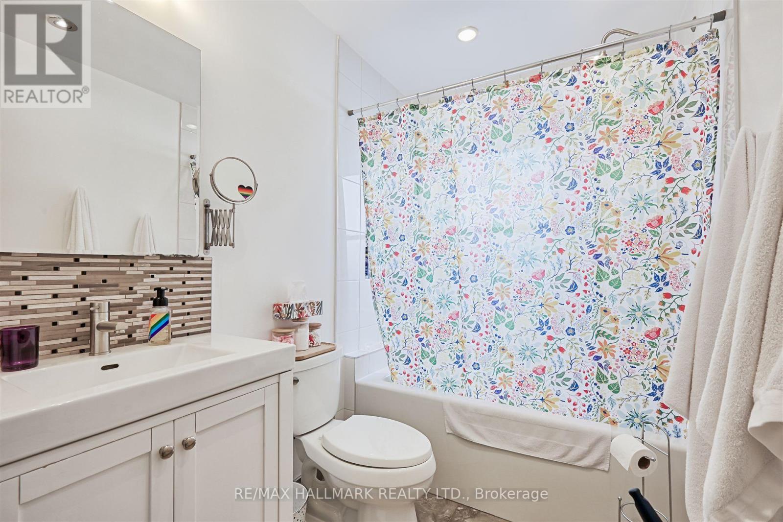 Photo 16 of 1926 Gerrard Street E, Toronto ON