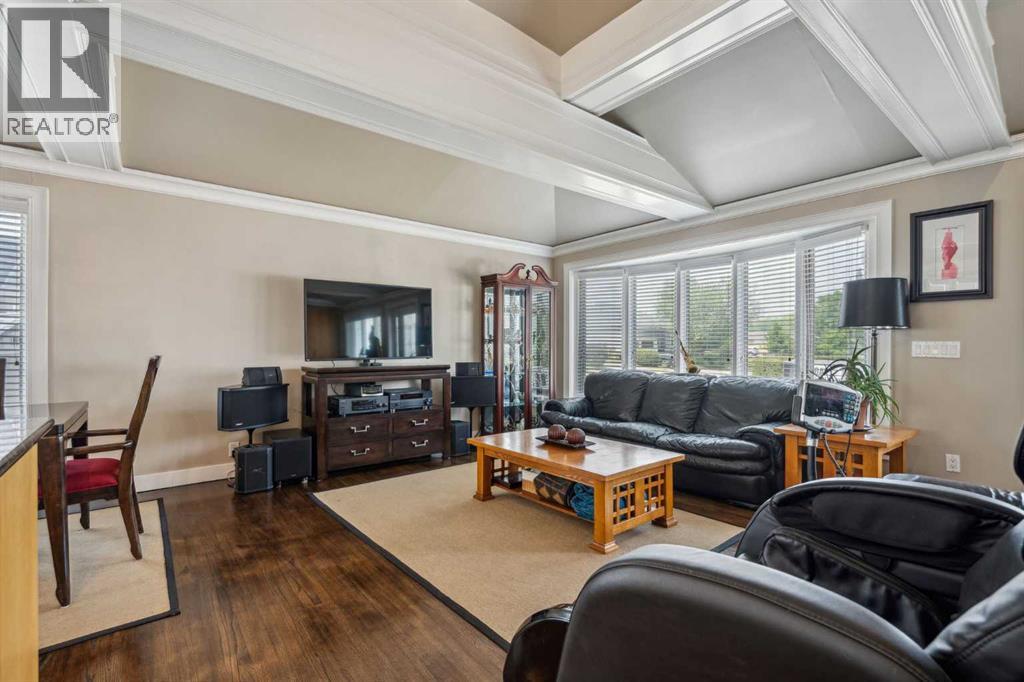 Photo 9 of 25 Manor Road Sw, Calgary AB
