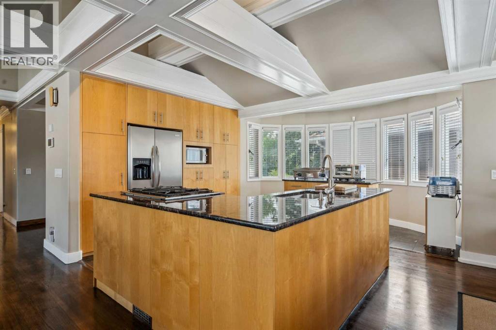 Photo 17 of 25 Manor Road Sw, Calgary AB