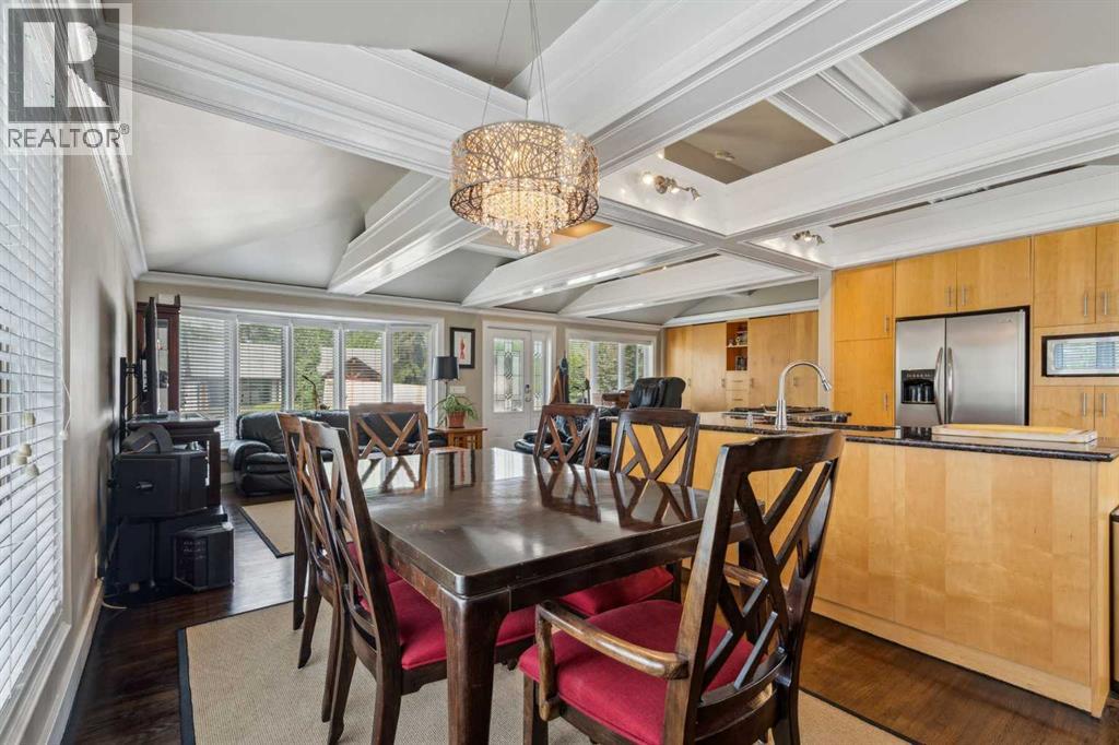 Photo 16 of 25 Manor Road Sw, Calgary AB